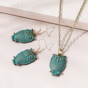 EC134 Gold Aged Look Owl Necklace with Free Earrings