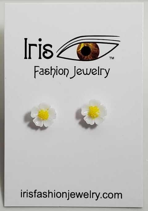 E113 White Daisy Flower Earrings